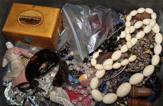 Qty of mixed costume jewellery